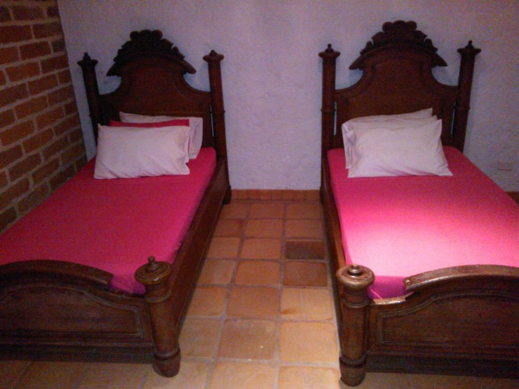 Hotel Santa Barbara Colonial - سانتا في دي أنتيوكيا الغرفة الصورة
