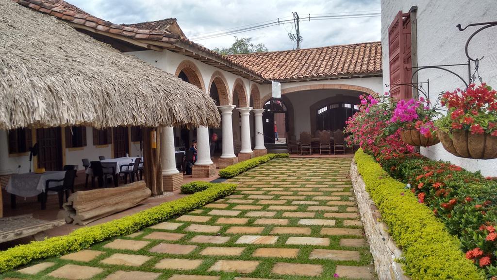 Hotel Santa Barbara Colonial - سانتا في دي أنتيوكيا الغرفة الصورة