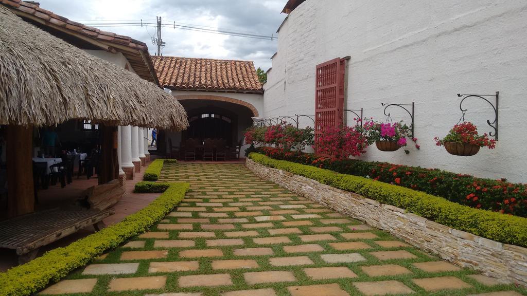 Hotel Santa Barbara Colonial - سانتا في دي أنتيوكيا الغرفة الصورة